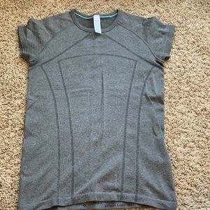 Ivivva short sleeve shirt